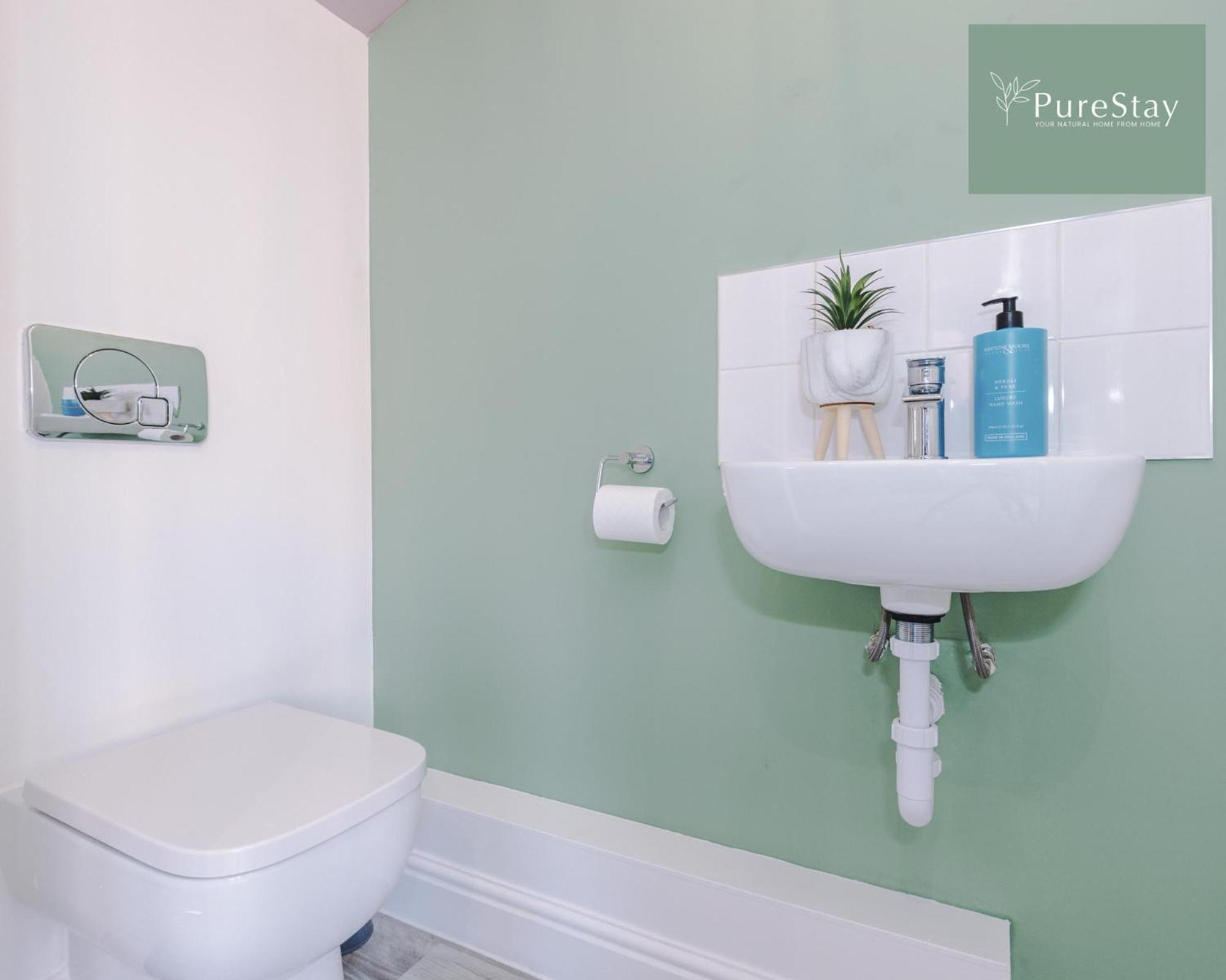 Stunning Five Bedroom Manchester House With Free Parking By Purestay Short Lets & Serviced Accommodation エクステリア 写真