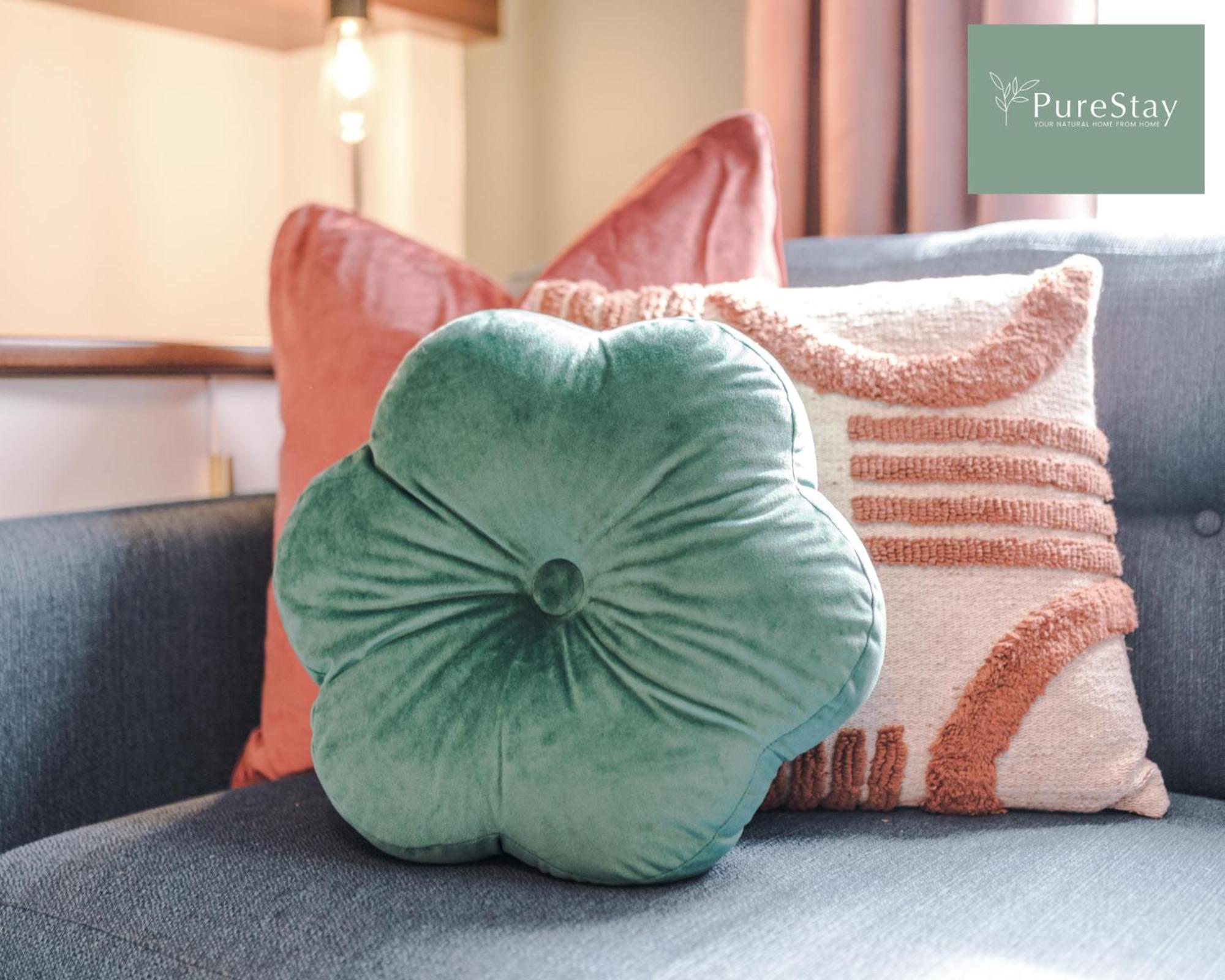 Stunning Five Bedroom Manchester House With Free Parking By Purestay Short Lets & Serviced Accommodation エクステリア 写真