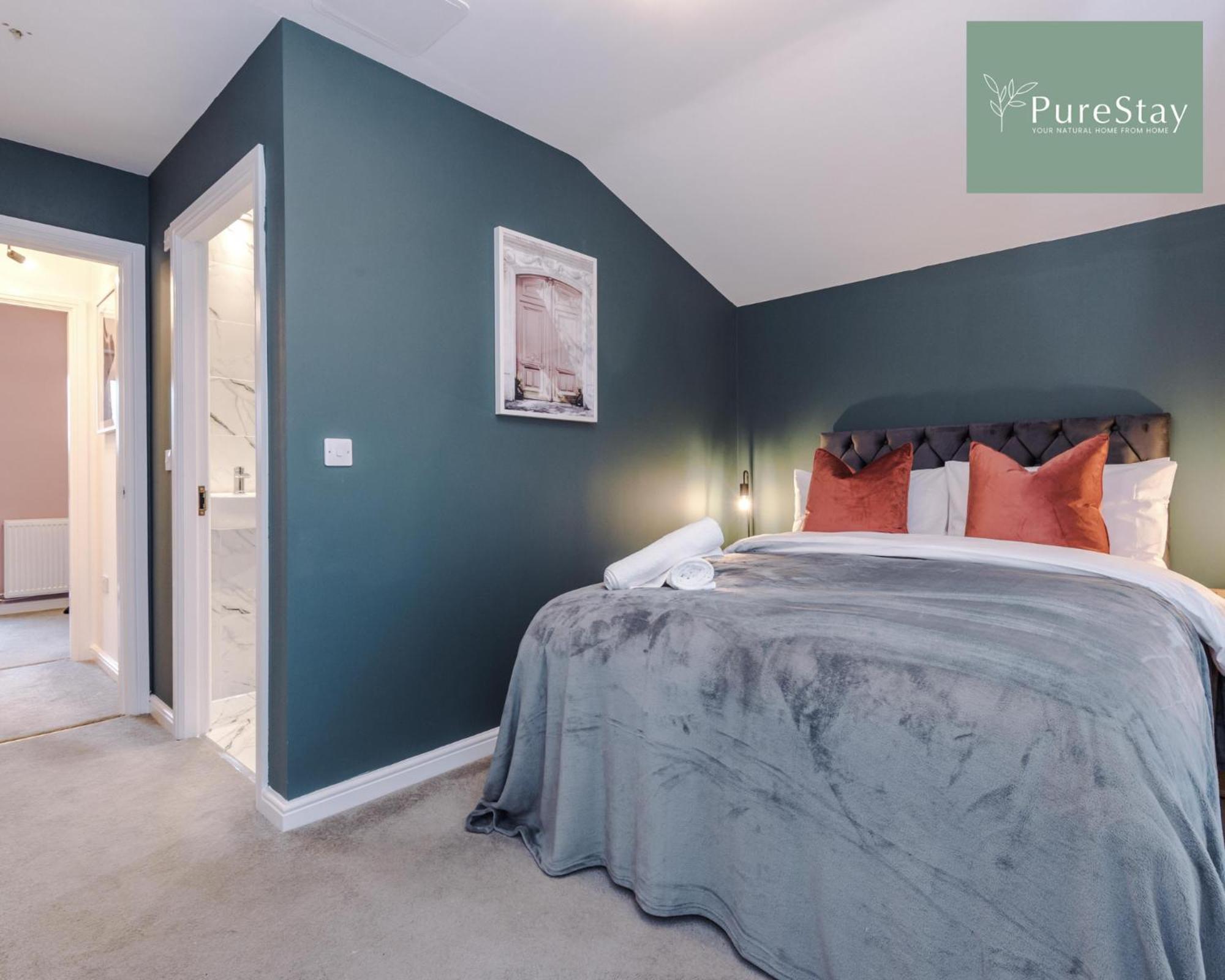 Stunning Five Bedroom Manchester House With Free Parking By Purestay Short Lets & Serviced Accommodation エクステリア 写真