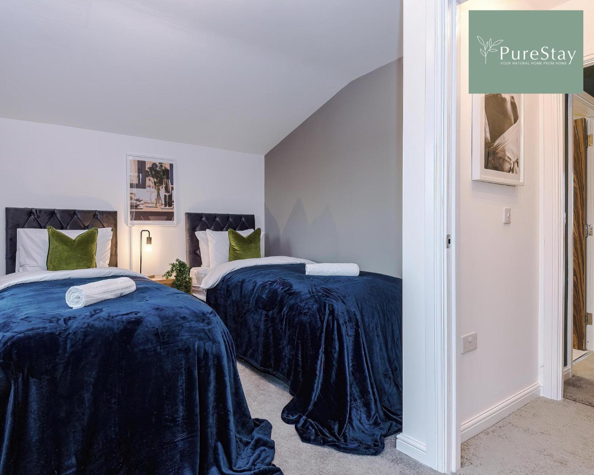 Stunning Five Bedroom Manchester House With Free Parking By Purestay Short Lets & Serviced Accommodation エクステリア 写真