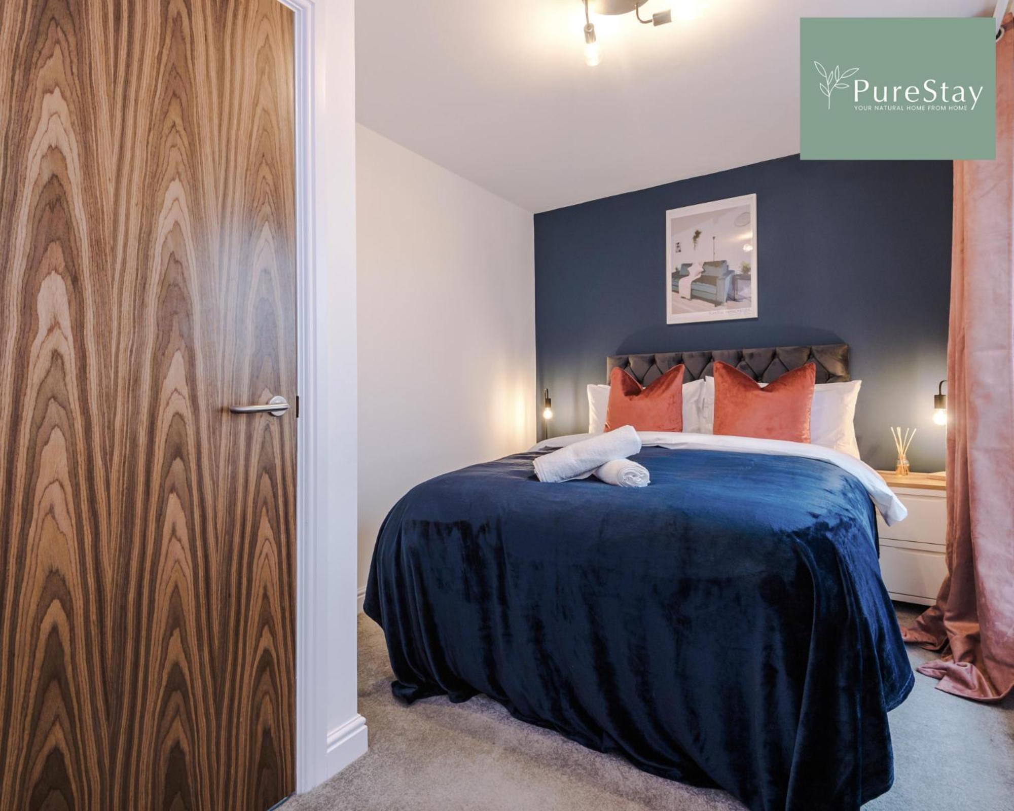 Stunning Five Bedroom Manchester House With Free Parking By Purestay Short Lets & Serviced Accommodation エクステリア 写真