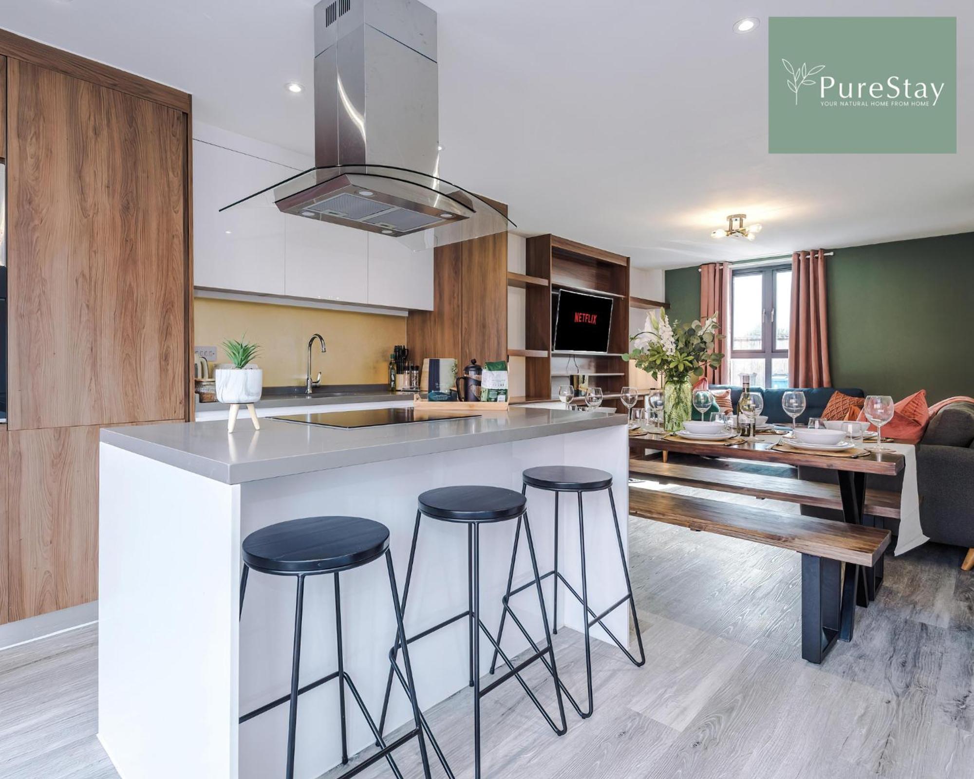 Stunning Five Bedroom Manchester House With Free Parking By Purestay Short Lets & Serviced Accommodation エクステリア 写真