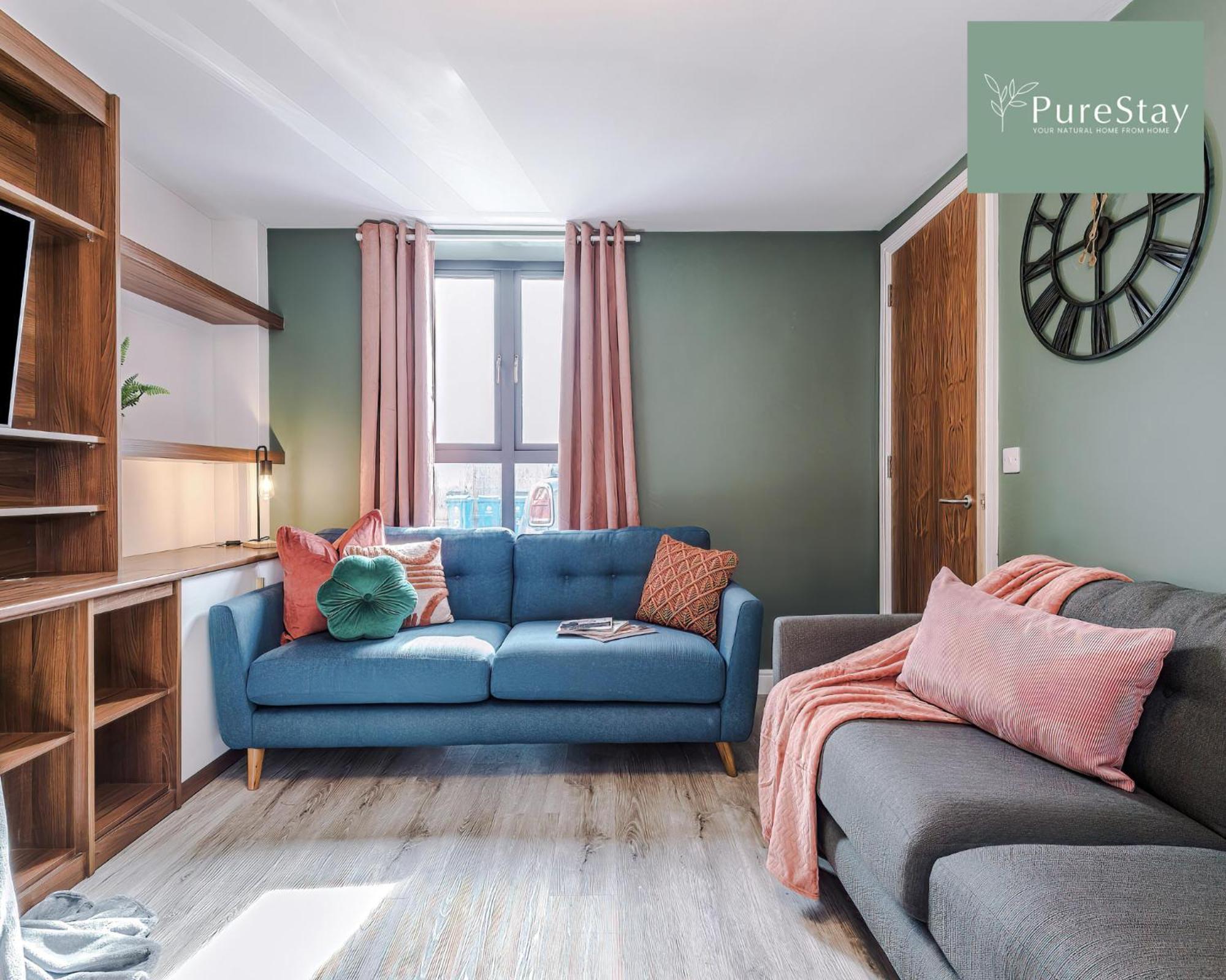 Stunning Five Bedroom Manchester House With Free Parking By Purestay Short Lets & Serviced Accommodation エクステリア 写真
