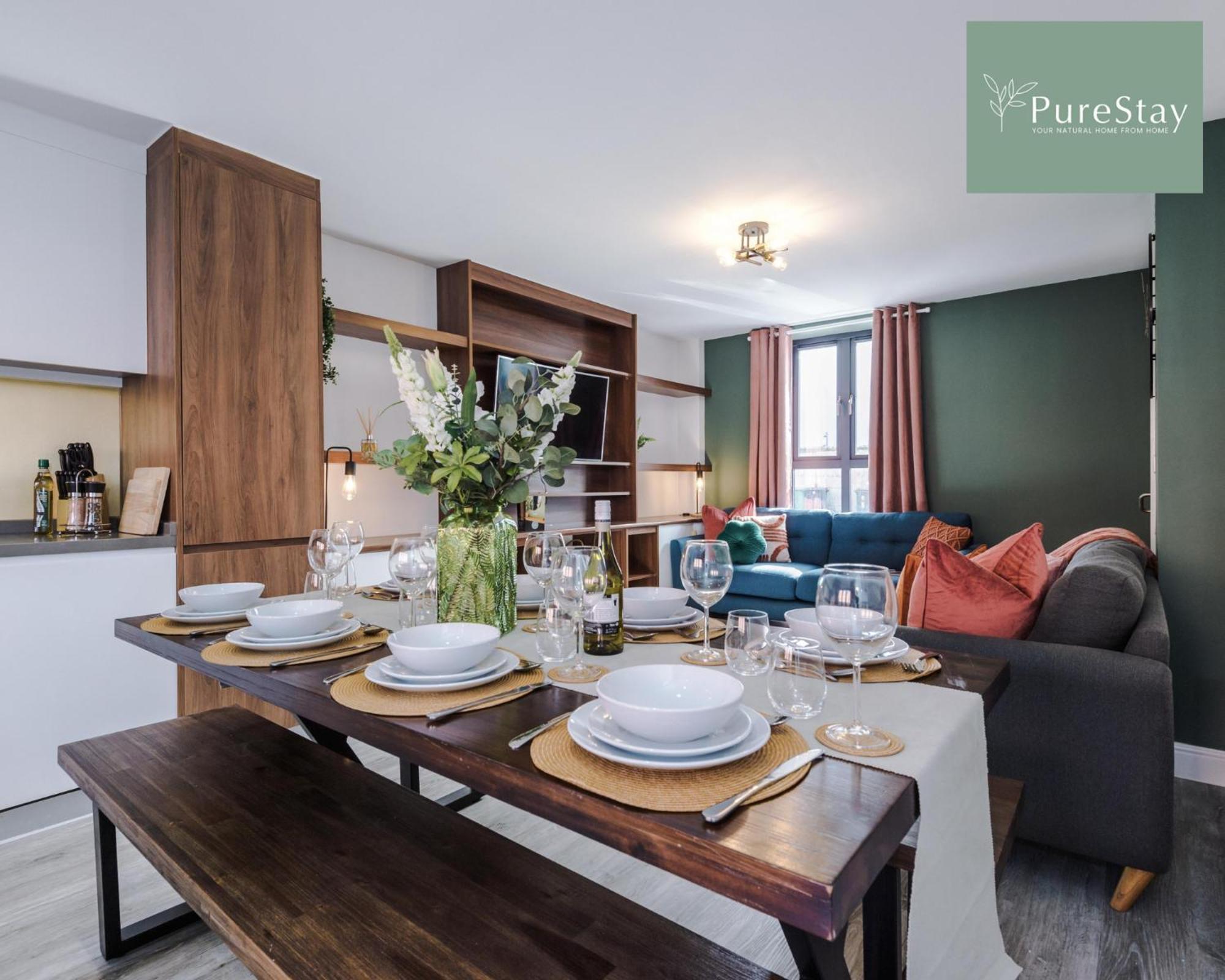 Stunning Five Bedroom Manchester House With Free Parking By Purestay Short Lets & Serviced Accommodation エクステリア 写真