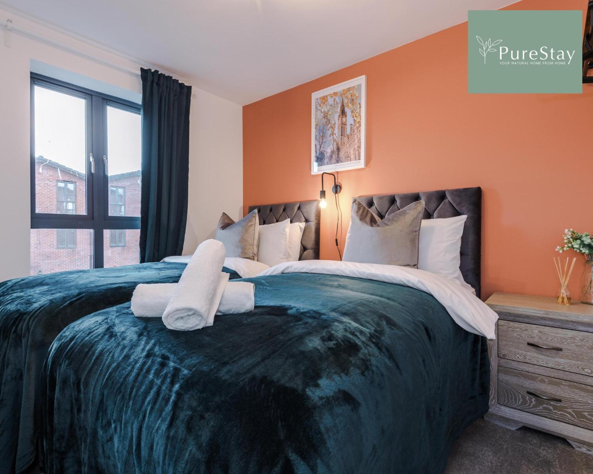 Stunning Five Bedroom Manchester House With Free Parking By Purestay Short Lets & Serviced Accommodation エクステリア 写真