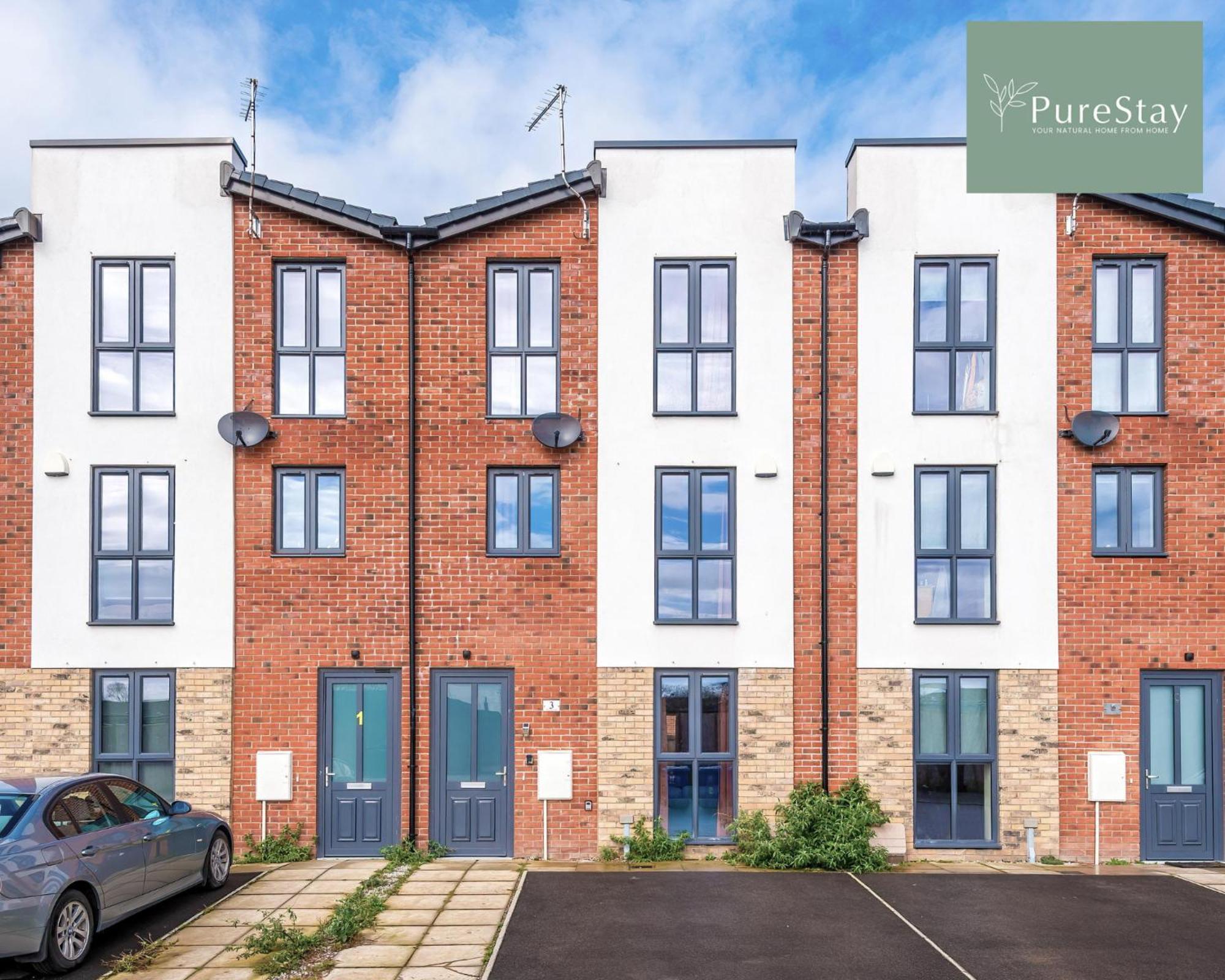 Stunning Five Bedroom Manchester House With Free Parking By Purestay Short Lets & Serviced Accommodation エクステリア 写真