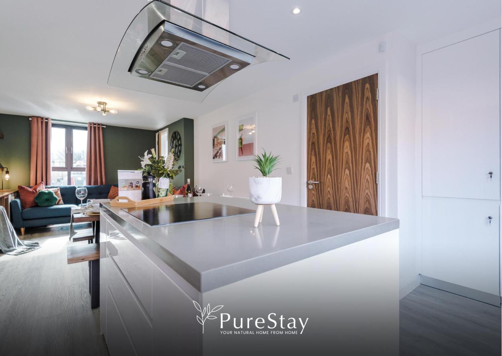 Stunning Five Bedroom Manchester House With Free Parking By Purestay Short Lets & Serviced Accommodation エクステリア 写真