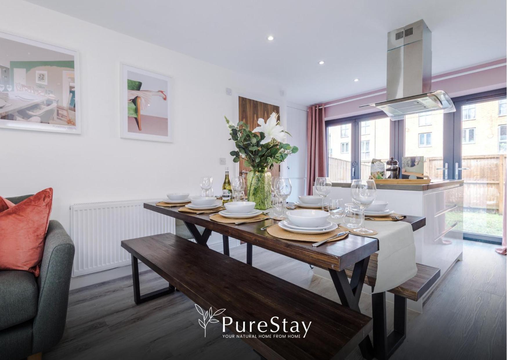 Stunning Five Bedroom Manchester House With Free Parking By Purestay Short Lets & Serviced Accommodation エクステリア 写真