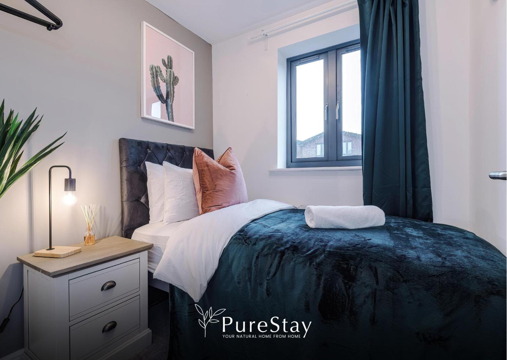 Stunning Five Bedroom Manchester House With Free Parking By Purestay Short Lets & Serviced Accommodation エクステリア 写真