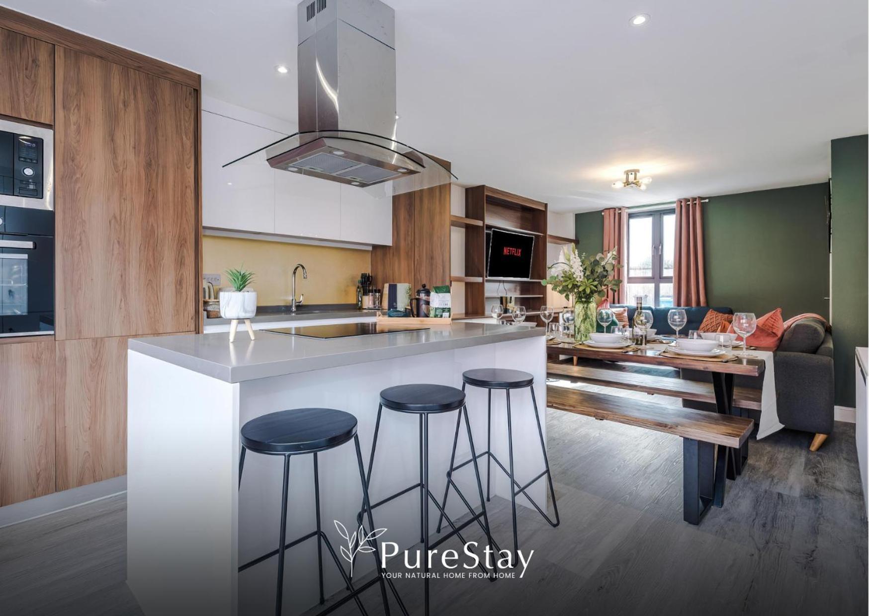 Stunning Five Bedroom Manchester House With Free Parking By Purestay Short Lets & Serviced Accommodation エクステリア 写真