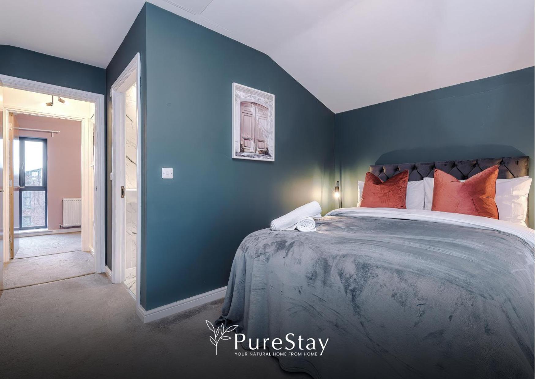 Stunning Five Bedroom Manchester House With Free Parking By Purestay Short Lets & Serviced Accommodation エクステリア 写真